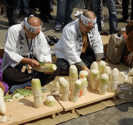 [Imagen: france-japon-Kanamara-Matsuri-fete-penis-15.png]